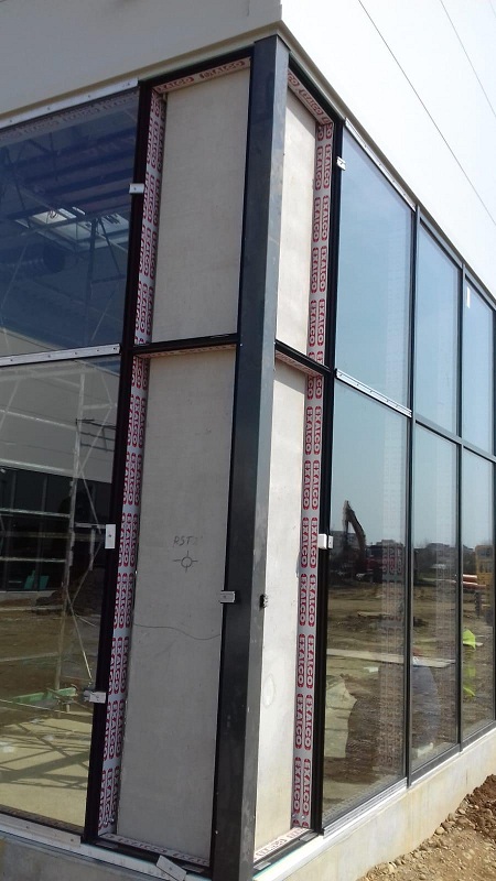 fatada perete cortina auchan satu mare