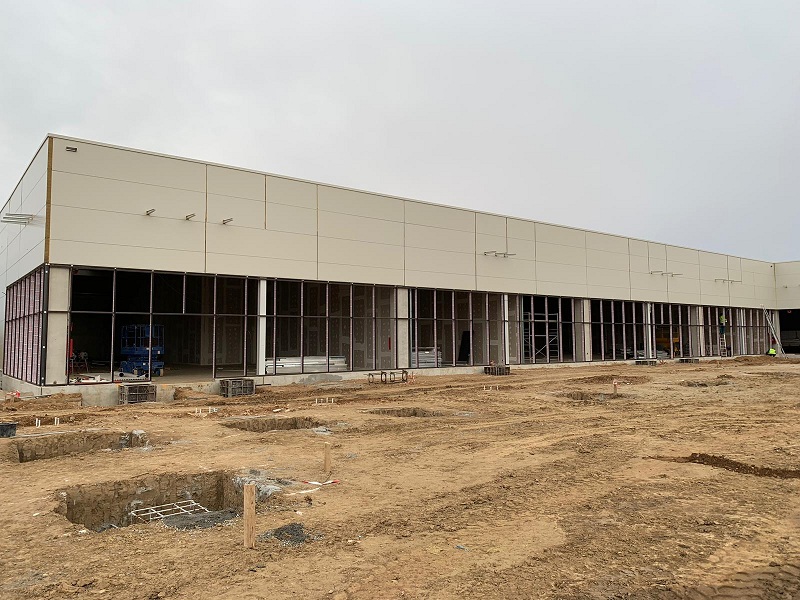 fatada perete cortina auchan satu mare