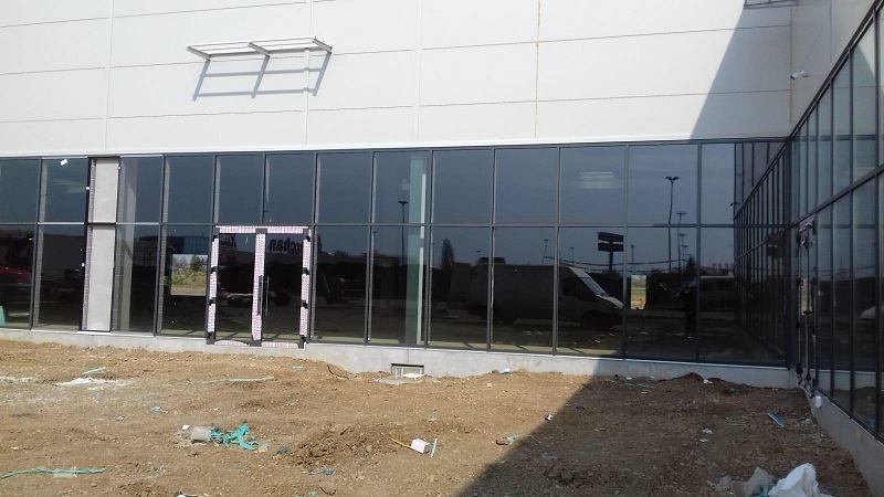 fatada perete cortina auchan satu mare