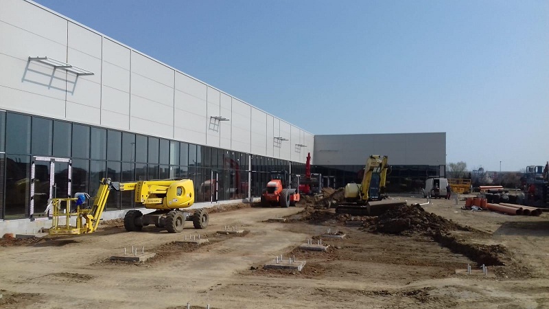 fatada perete cortina auchan satu mare