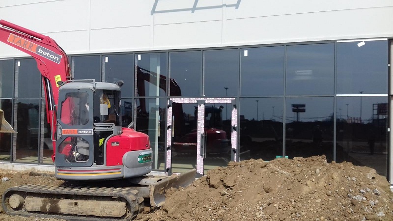 fatada perete cortina auchan satu mare