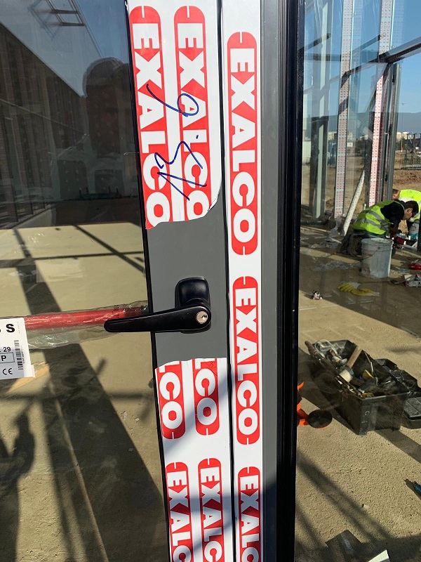 fatada perete cortina auchan satu mare