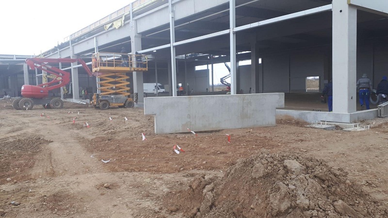 fatada perete cortina auchan satu mare