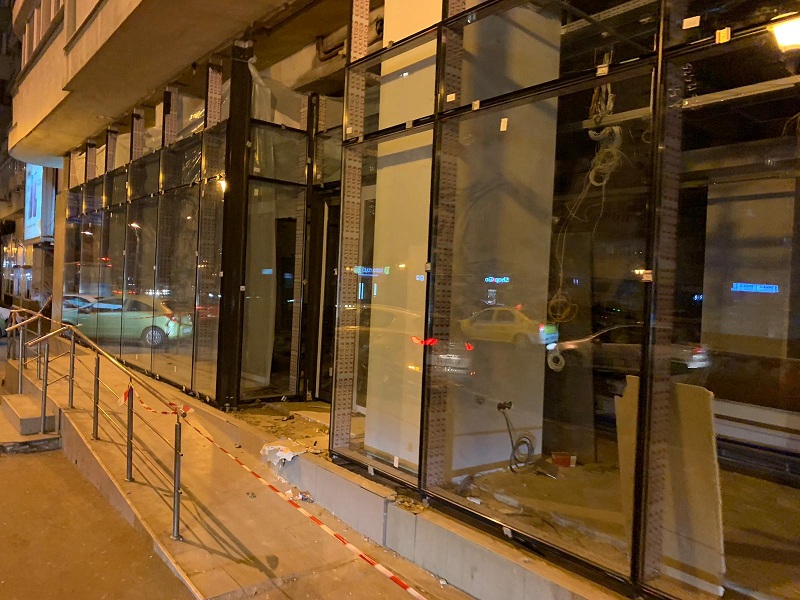 fatada perete cortina my auchan banu manta