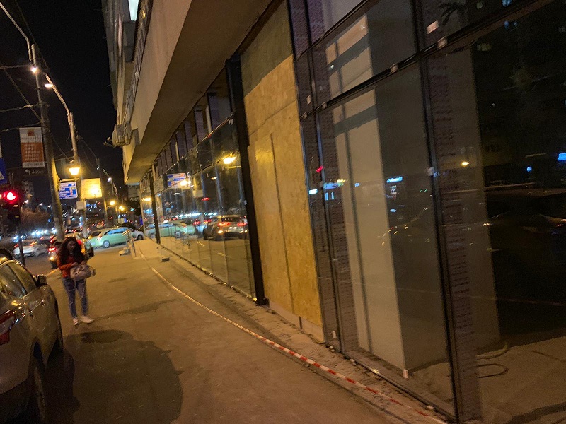fatada perete cortina my auchan banu manta
