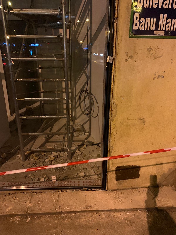 fatada perete cortina my auchan banu manta