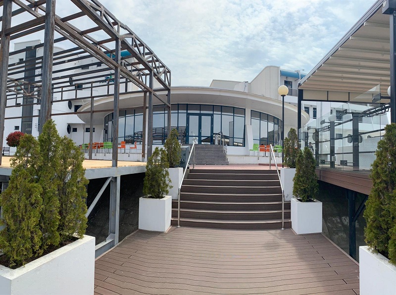 fatada terasa hotel mon jardin mahmudia